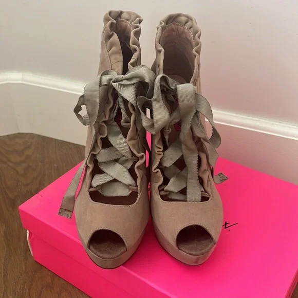 Betsey Johnson Taupe Luvey272 8.5 - Picture 3 of 10
